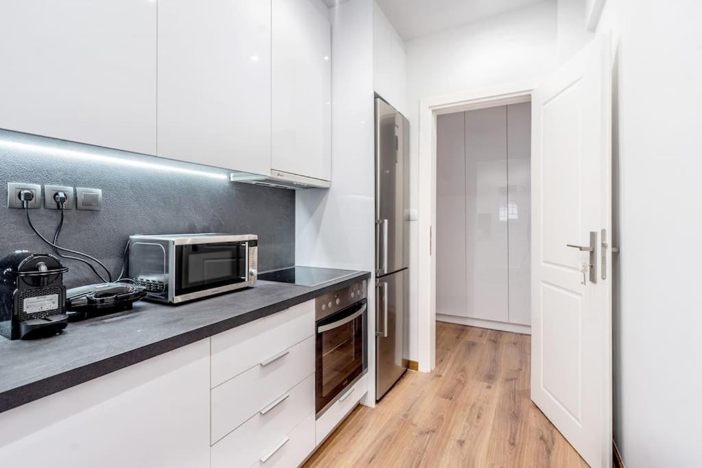 Modernised Athenian Apartment /W 2Br & 2Ba Εξωτερικό φωτογραφία