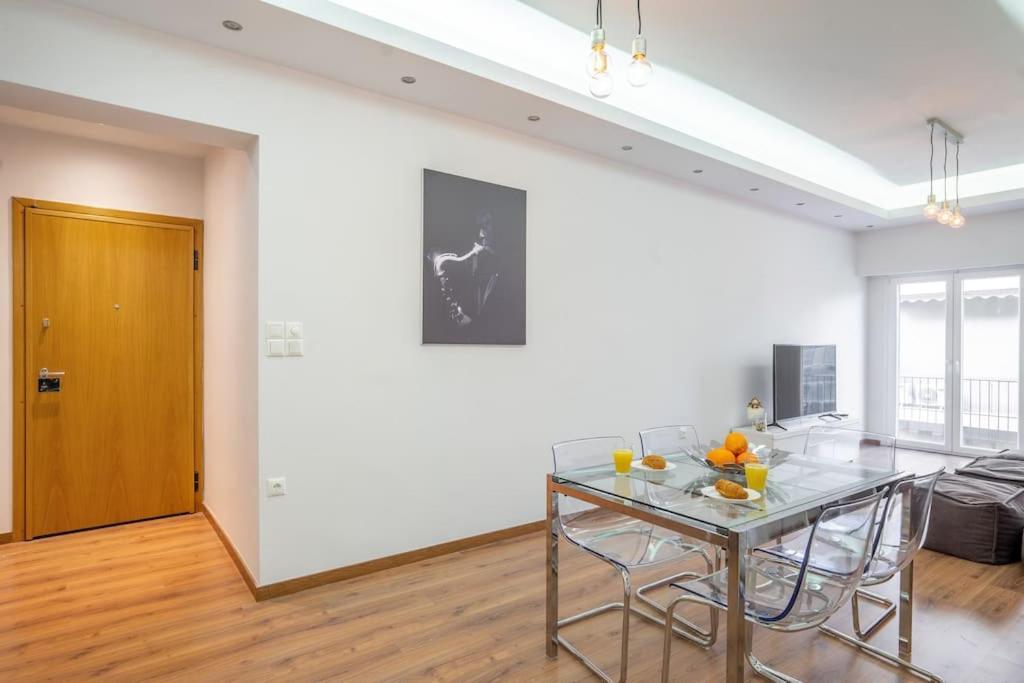 Modernised Athenian Apartment /W 2Br & 2Ba Εξωτερικό φωτογραφία