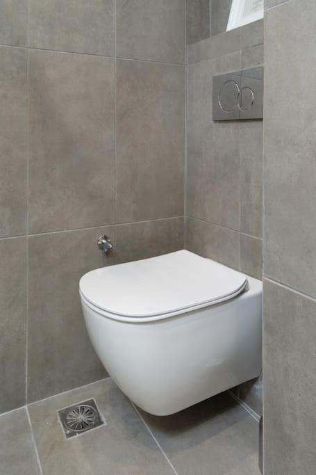 Modernised Athenian Apartment /W 2Br & 2Ba Εξωτερικό φωτογραφία