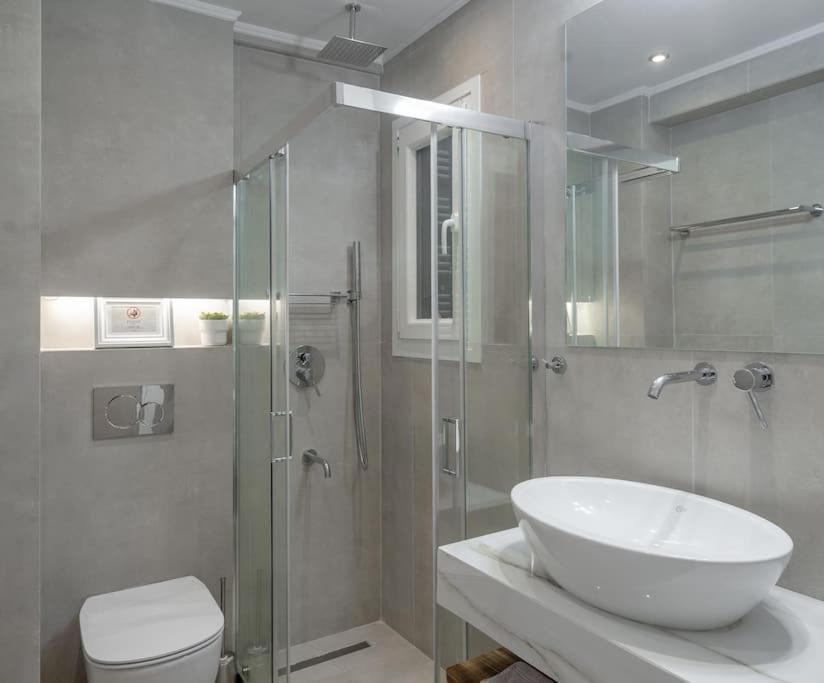 Modernised Athenian Apartment /W 2Br & 2Ba Εξωτερικό φωτογραφία